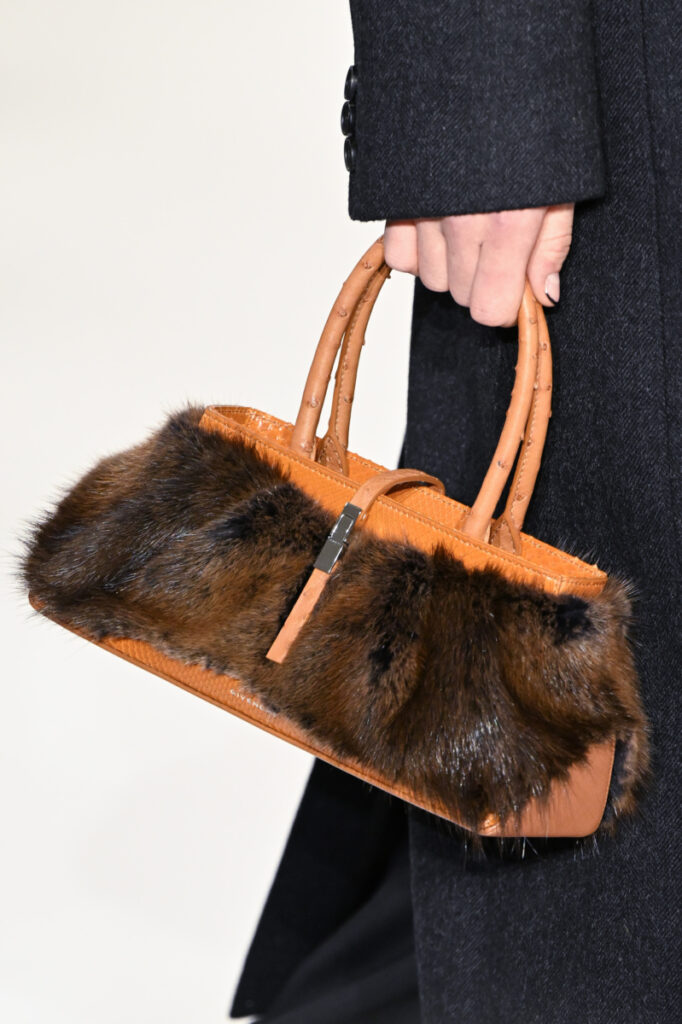 borsa in pelle con pelo