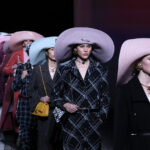 modelle in cappotti per l'autunno-inverno 2024/2025 sulla passerella di Chanel