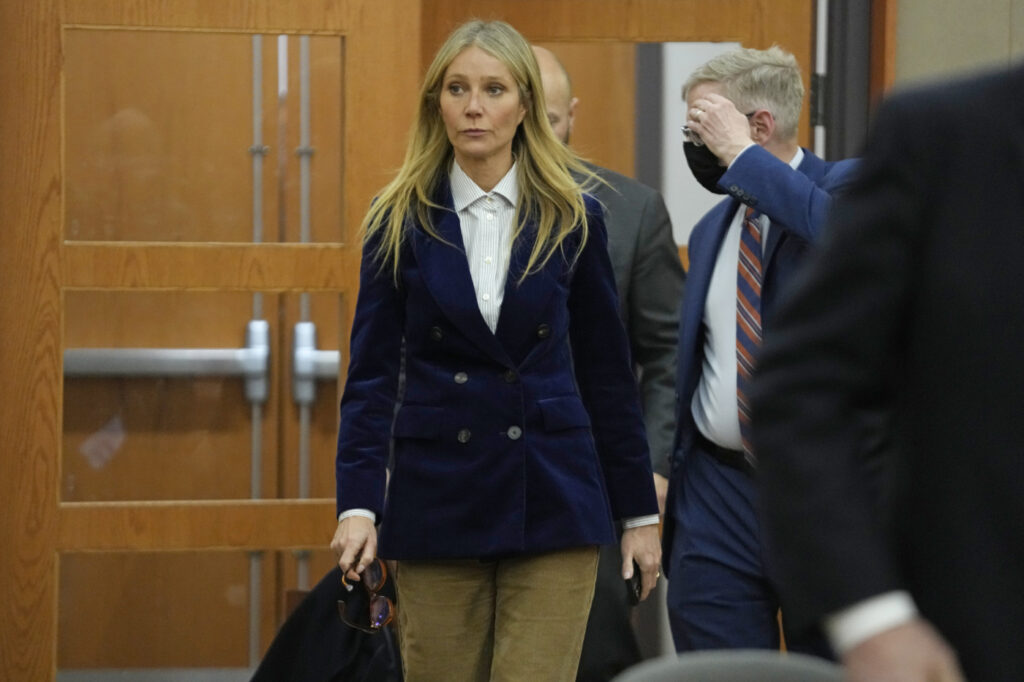 Gwyneth Paltrow in tribunale vestita in stile quiet luxury
