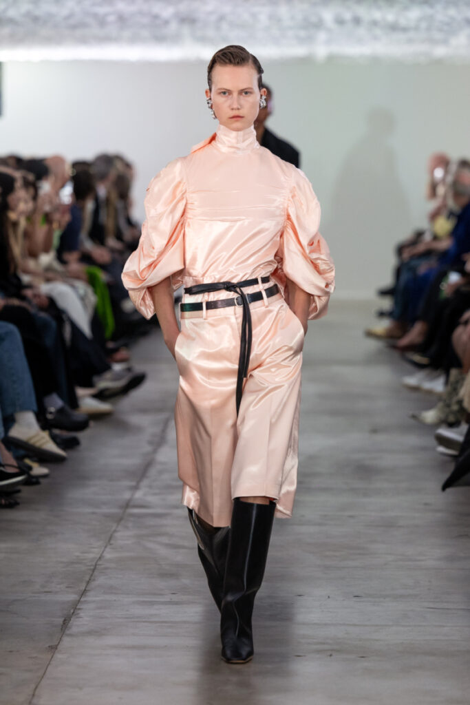 [Moda colori primavera-estate 2024]: Peach Fuzz, il colore Pantone 2024, Jil Sander