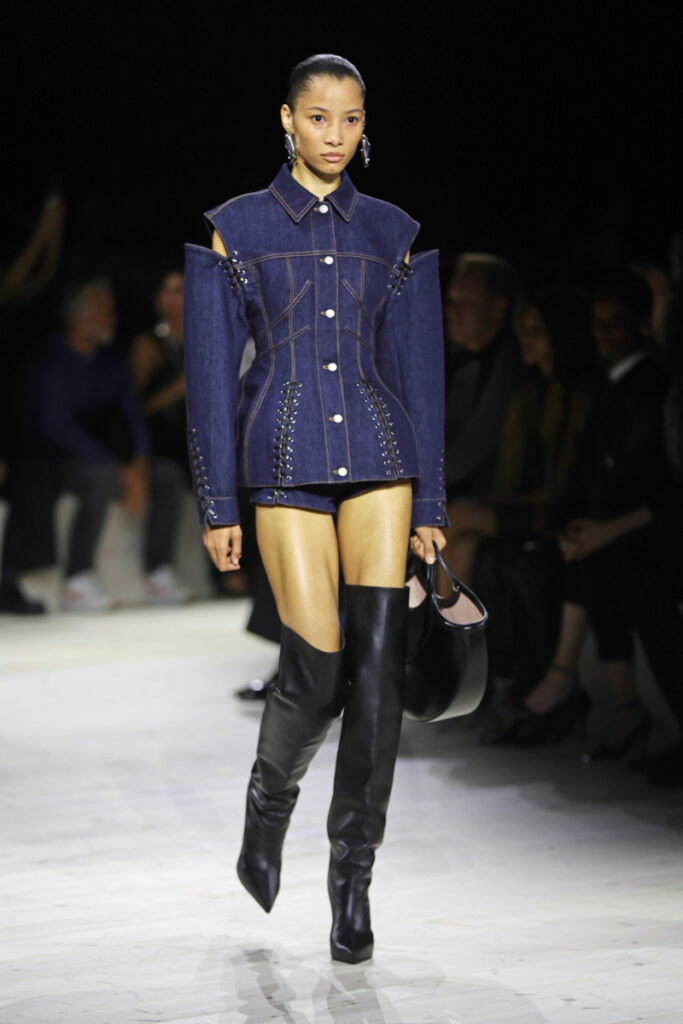 [Tendenze primavera estate 2024]: denim total look, Alexander McQueen