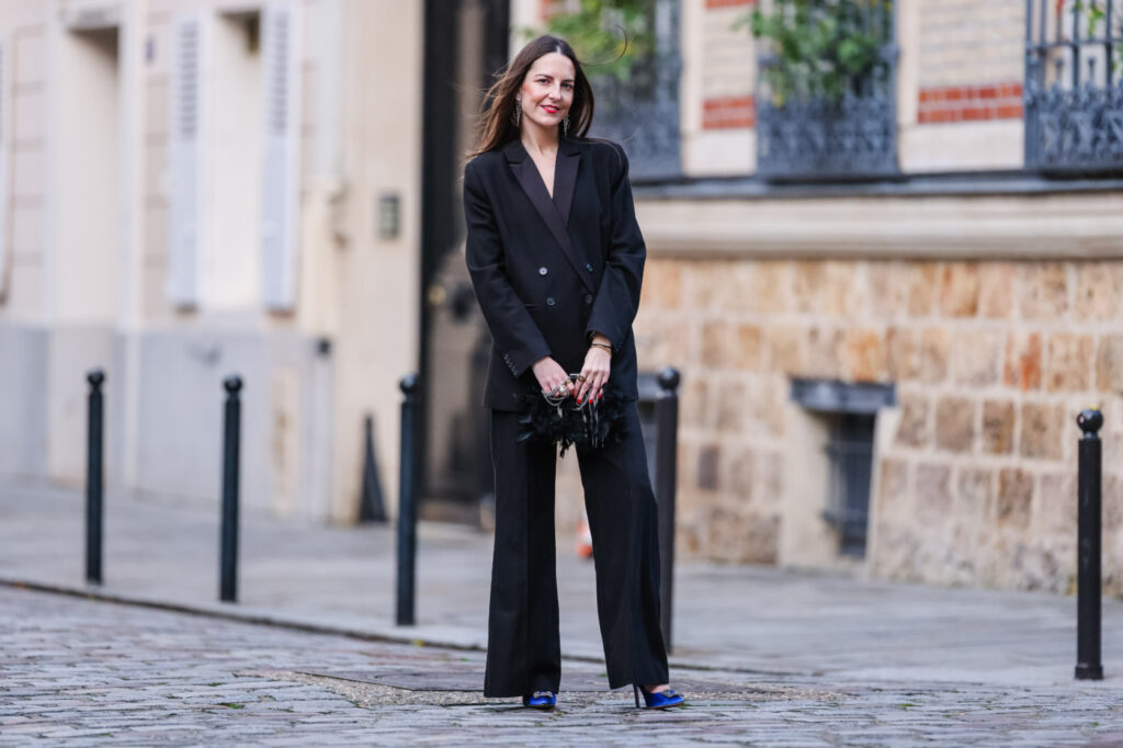 Alba Garavito Torre in abito nero da donna