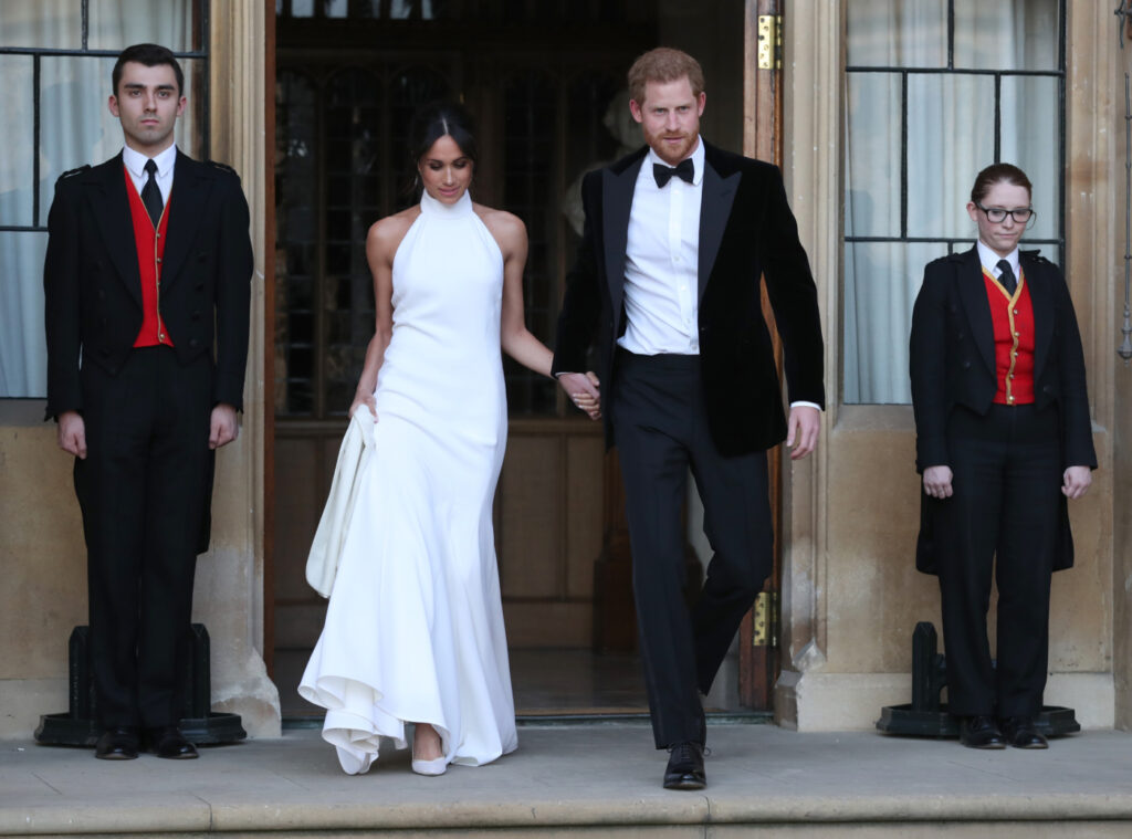 Il principe Harry e la duchessa Meghan in abbigliamenti ufficiali