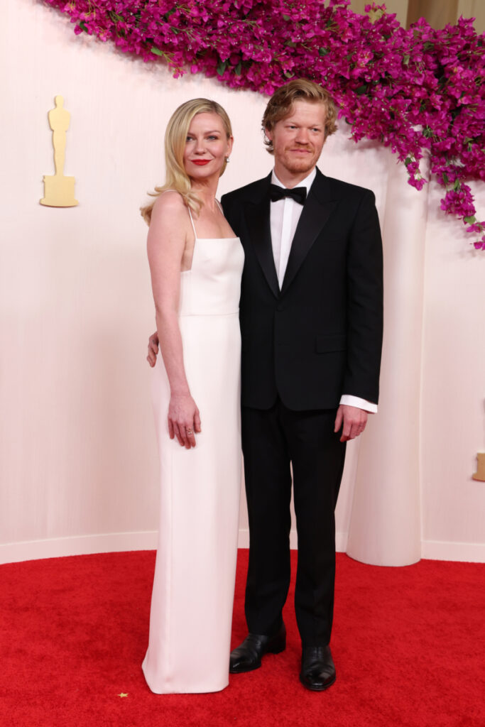 Kirsten Dunst e Jesse Plemons in abbigliamenti eleganti